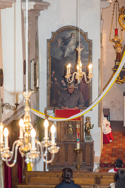 Image: _JA 24141 Erntedank in Hohenried, Ettl Rudi liest die Lesung.jpg